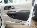 Used 2023 Chrysler Pacifica Touring-L image 4