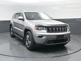 Used 2017 Jeep Grand Cherokee Limited image 2