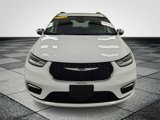 Used 2023 Chrysler Pacifica Limited image 2