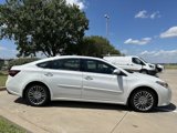 Used 2016 Toyota Avalon Limited image 4
