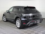 Certified 2022 Porsche Macan image 3