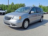 Used 2016 Chrysler Town & Country Touring image 3