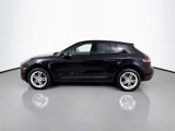 Certified 2022 Porsche Macan image 2