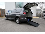 Used 2018 Chrysler Pacifica Touring-L image 2