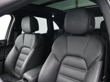 Certified 2025 Porsche Macan image 5