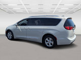 Used 2017 Chrysler Pacifica Touring-L Plus image 2
