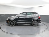 Used 2016 Volkswagen Tiguan R-Line image 2