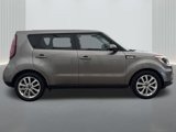 Used 2017 Kia Soul + image 4