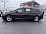 Used 2023 Chrysler Pacifica Touring-L image 2
