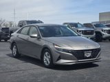 Used 2022 Hyundai Elantra SE w/ Preferred Accessory Package image 2