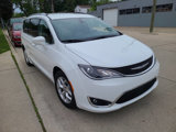 Used 2018 Chrysler Pacifica Touring-L w/ Tire & Wheel Group image 6