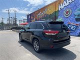 Used 2019 Toyota Highlander SE image 3