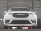 Used 2023 Chrysler Pacifica Touring-L image 3