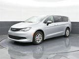 Used 2022 Chrysler Voyager LX image 3
