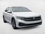 Used 2022 Volkswagen Jetta SE w/ Panoramic Sunroof Package image 3