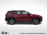 Used 2023 Nissan Rogue SV image 2