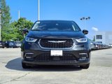 Used 2023 Chrysler Pacifica Touring-L image 3