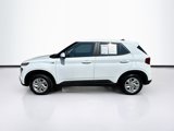 Used 2022 Hyundai Venue SE image 4
