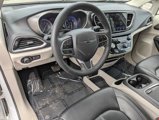 Used 2023 Chrysler Pacifica Touring-L image 2