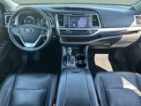 Used 2016 Toyota Highlander XLE image 2