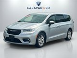 Used 2023 Chrysler Pacifica Touring-L image 3