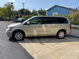 Used 2016 Chrysler Town & Country Touring image 5
