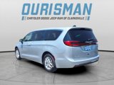 Used 2023 Chrysler Pacifica Touring-L image 4