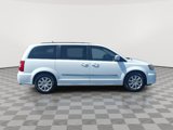 Used 2015 Chrysler Town & Country Touring image 2