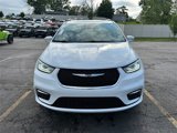 Used 2022 Chrysler Pacifica Touring-L image 3