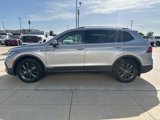 Used 2022 Volkswagen Tiguan SE image 4