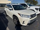 Used 2017 Toyota Highlander XLE image 2