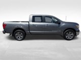 Used 2018 Nissan Titan SV w/ Chrome Package image 4