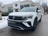Certified 2022 Volkswagen Taos SE w/ Panoramic Sunroof Package image 2