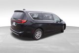 Used 2023 Chrysler Pacifica Touring-L image 4
