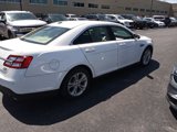 Used 2015 Ford Taurus SEL image 2