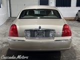 Used 2011 Lincoln Town Car Signature Limited image 6