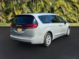 Used 2023 Chrysler Pacifica Limited image 5
