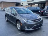 Used 2017 Chrysler Pacifica Limited image 2