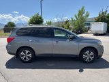 Used 2017 Nissan Pathfinder SV image 2