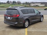 Used 2022 Chrysler Pacifica Touring-L image 5