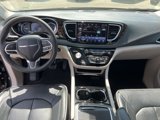 Used 2023 Chrysler Pacifica Limited image 5
