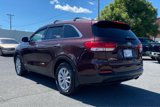 Used 2017 Kia Sorento LX w/ LX Convenience Package image 3