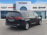 Used 2022 Chrysler Pacifica Touring-L image 4