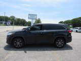Used 2019 Toyota Highlander XLE image 2