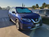 Used 2020 Nissan Rogue SV image 2