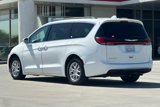 Used 2022 Chrysler Pacifica Touring-L image 4