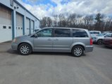 Used 2016 Chrysler Town & Country Touring w/ Driver Convenience Group image 6