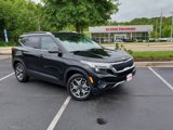 Used 2021 Kia Seltos EX image 2