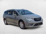 Used 2021 Chrysler Pacifica Touring-L image 3