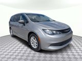 Used 2017 Chrysler Pacifica Touring image 2